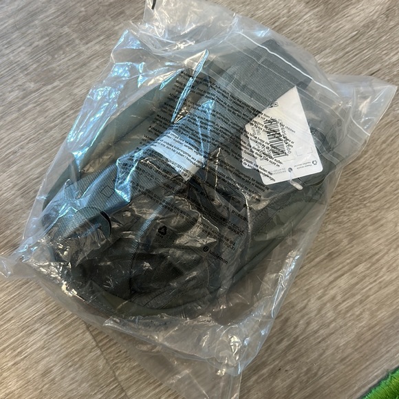 🍋 LULULEMON EVERYWHERE BELT BAG GREY SAGE FACTORY SEALED & BONUS TOTE BAG - Picture 4 of 6
